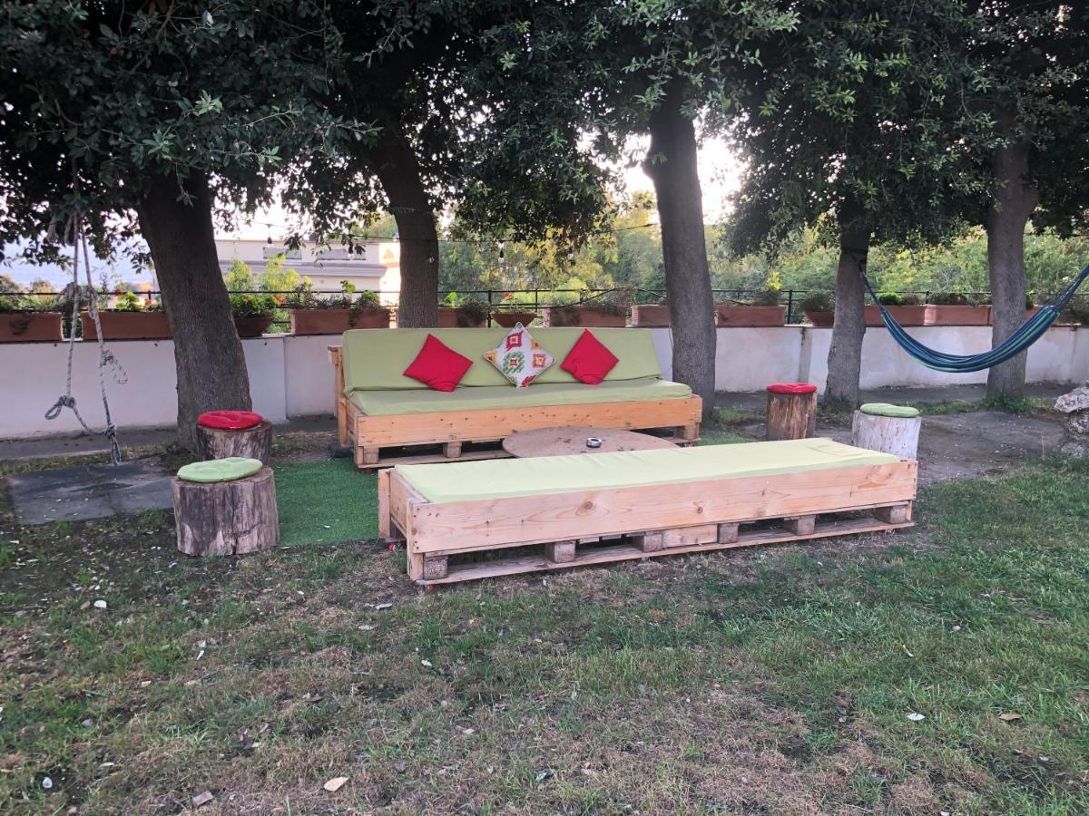 Kamyhouse Una Tranquilla Struttura Nel Verde Villa Nápoles Exterior foto