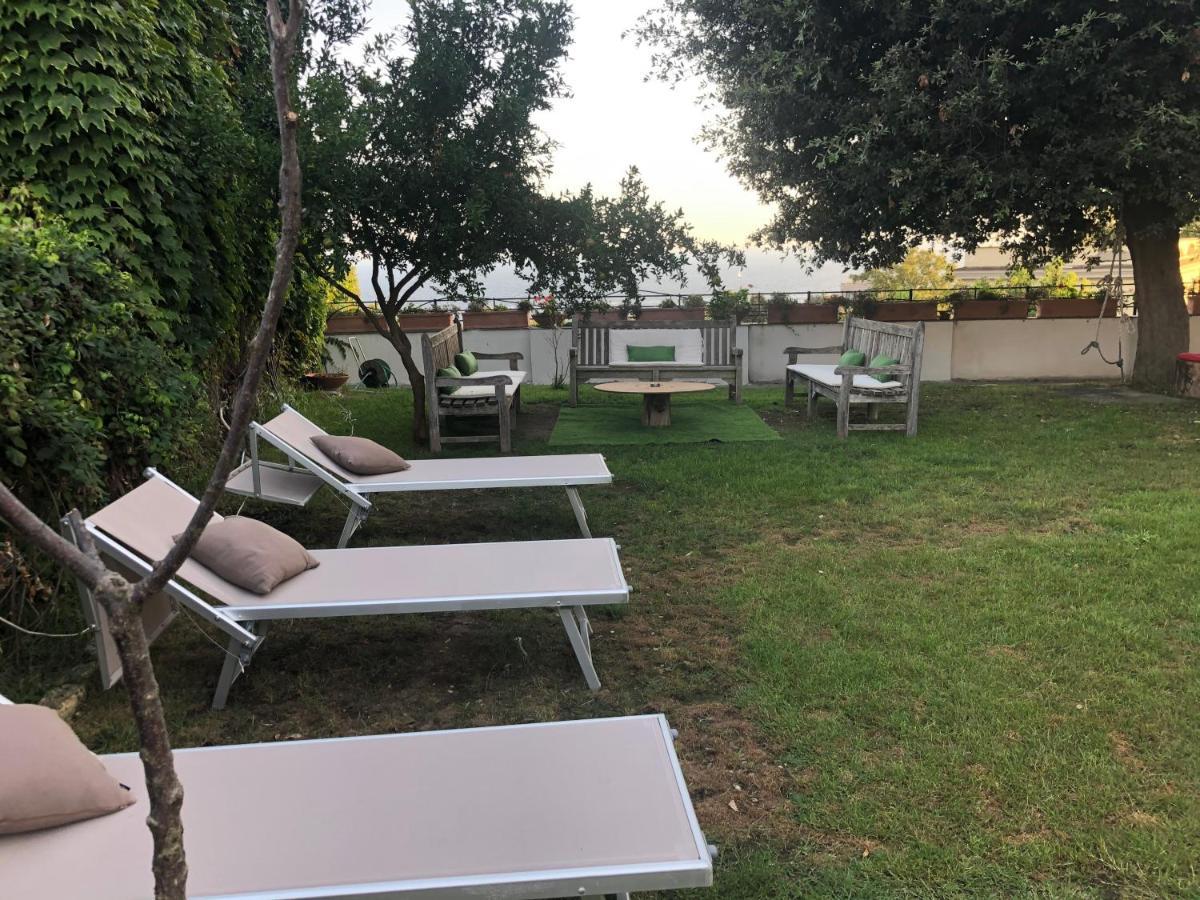 Kamyhouse Una Tranquilla Struttura Nel Verde Villa Nápoles Exterior foto