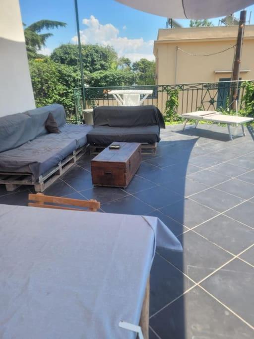 Kamyhouse Una Tranquilla Struttura Nel Verde Villa Nápoles Exterior foto